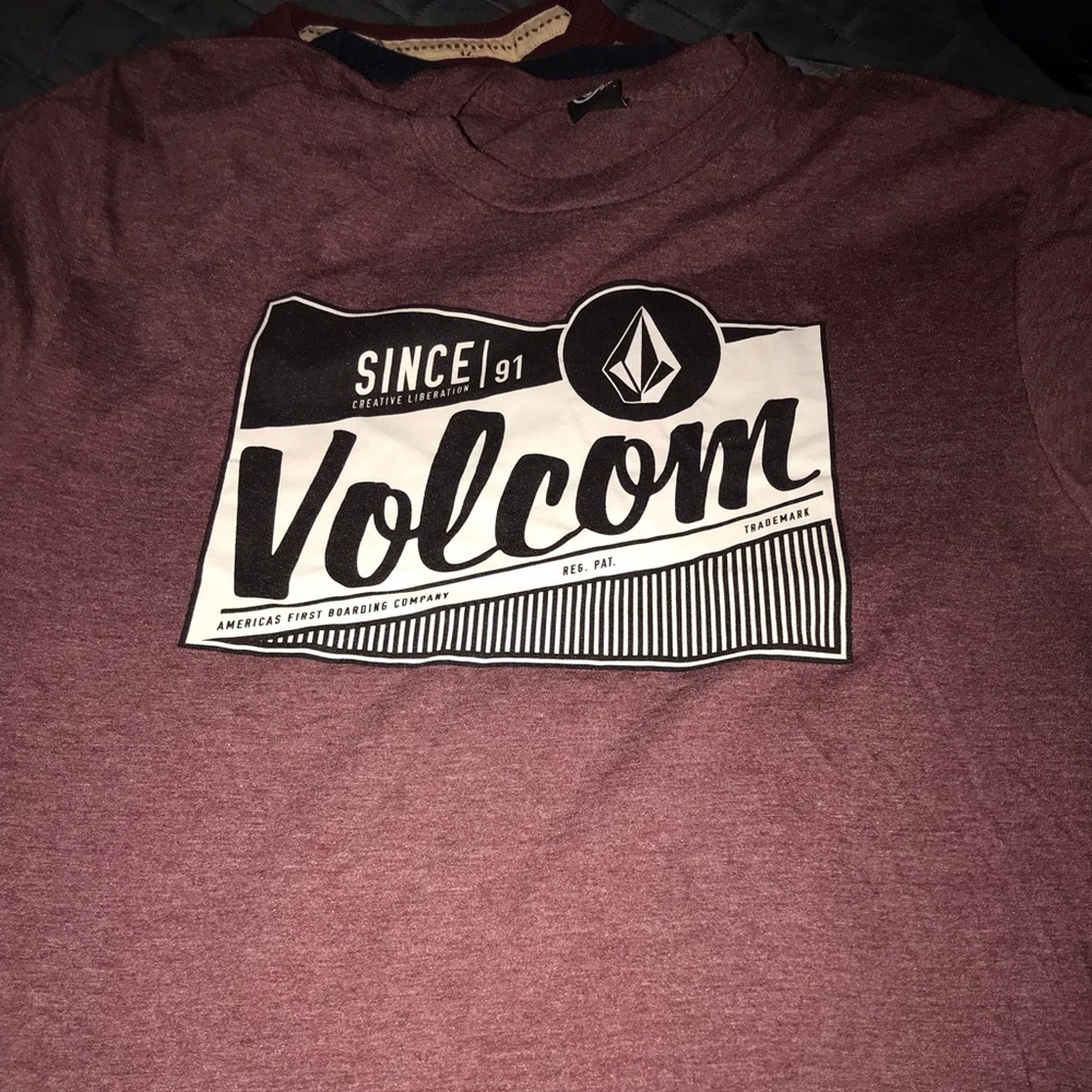 Men’s volcom shirt